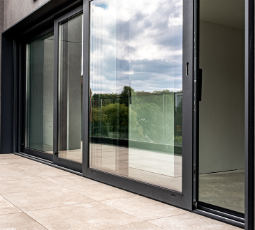 Stumdomųjų durų sistemos